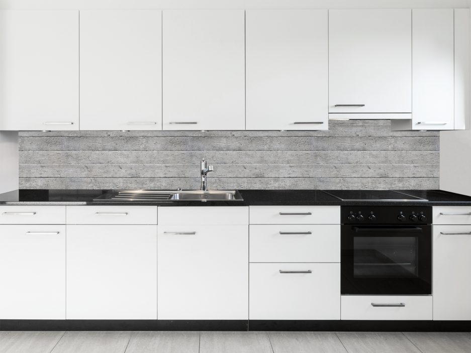 paraschizzi cucina effetto cemento a listelli